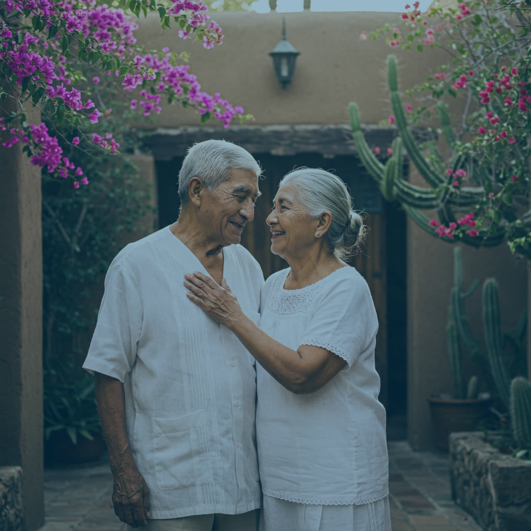 Pareja de pensionados disfrutando su retiro